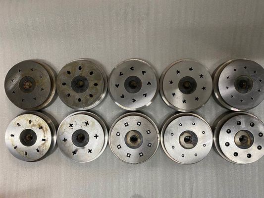 魚飼料の加工機械,水面に浮かぶ魚飼料と沈む魚飼料を生産する際に,低労働費と省エネのために設計